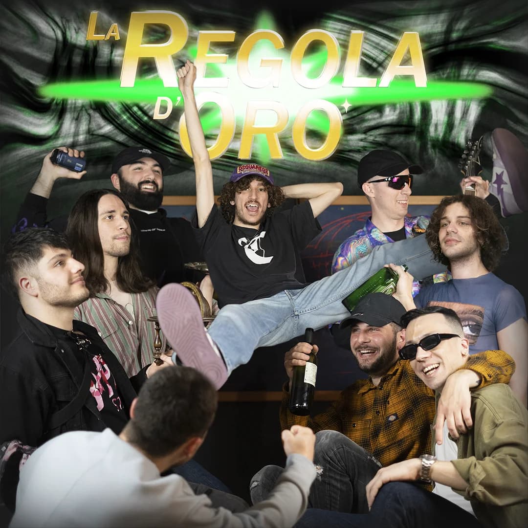 La Regola d'Oro cover: a group of friends piled on a sofa